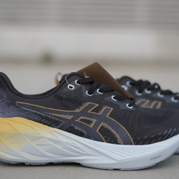 ASICS NOVABLAST 4 - Black/Gold